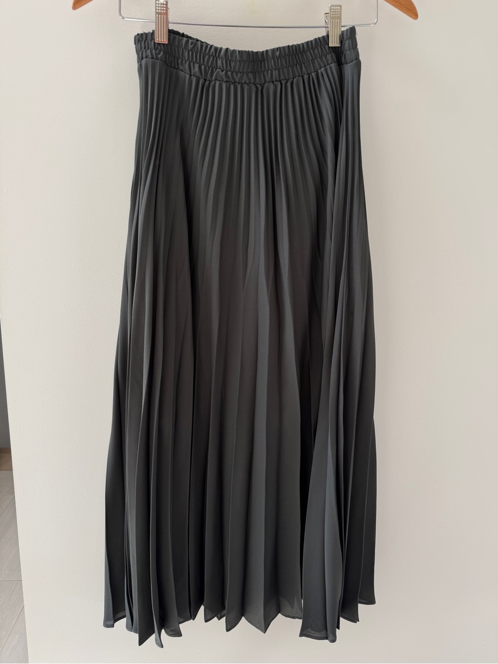 Max Studio olive green pleated Maxi Skirt
